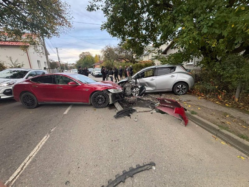 П'яна водійка Tesla спричинила ДТП у Дрогобичі