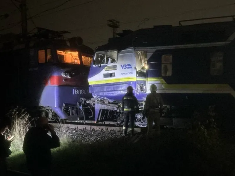 Lviv: Der Zug „Lviv – Sokaly“ kollidierte mit einem Elektrozug am Bahnhof Podzamche, fünf Personen wurden verletzt.